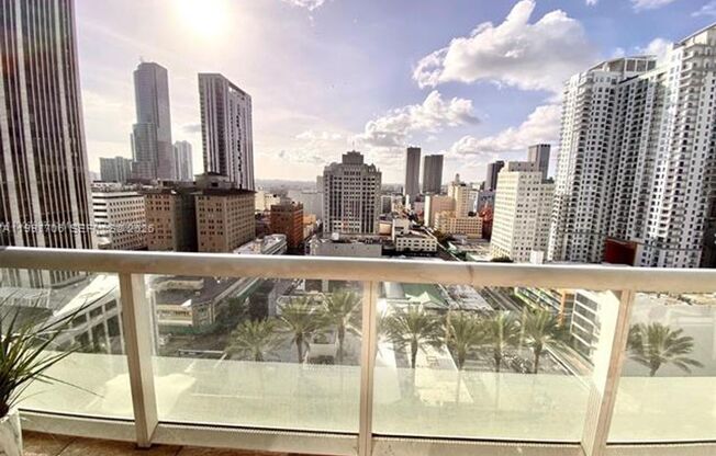 1 bed, 1 bath, 800 sqft, $3,400, Unit 50 Biscayne Blvd # 1907