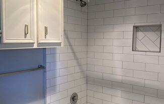 Available June 1st, 2 bedrooms 2 bathrooms duplex on the west side.