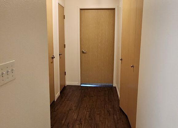 1 bed, 1 bath, 733 sqft, $1,295, Unit G-123