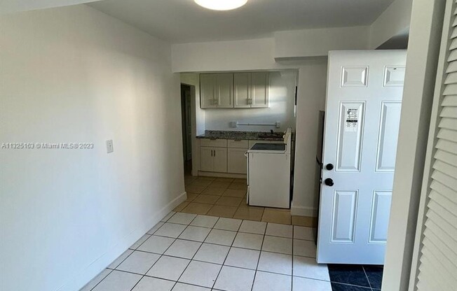 1049 NW 95 ST