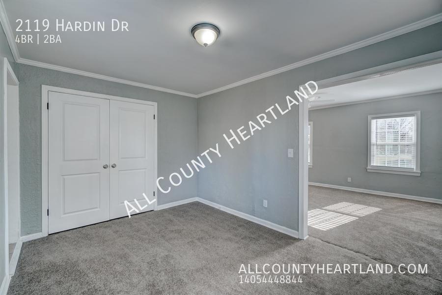 2119 HARDIN DR