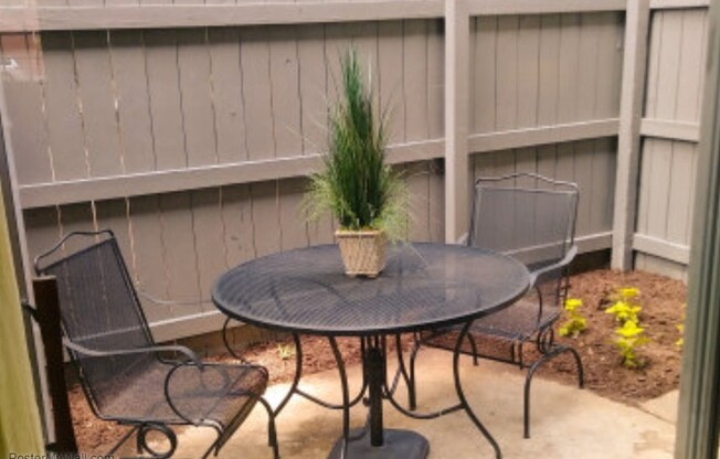 2 beds, 1 bath, 850 sqft, $1,199, Unit A04