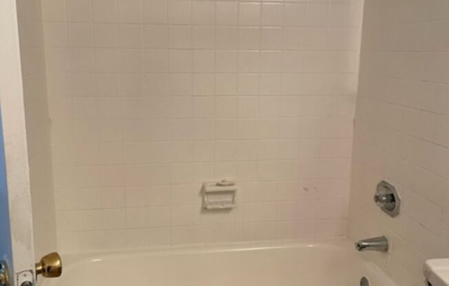 2 beds, 2 baths, 1,038 sqft, $1,215, Unit 1406