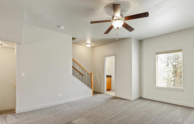 3bed/2.5 bath Townhome in Boise w/2 Car Garage, Community Pool & Fitness Center