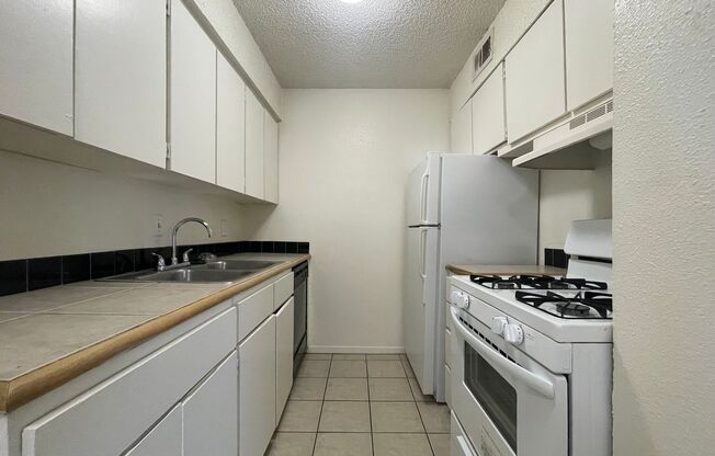 2 beds, 1 bath, 900 sqft, $1,250, Unit ELP2202-333