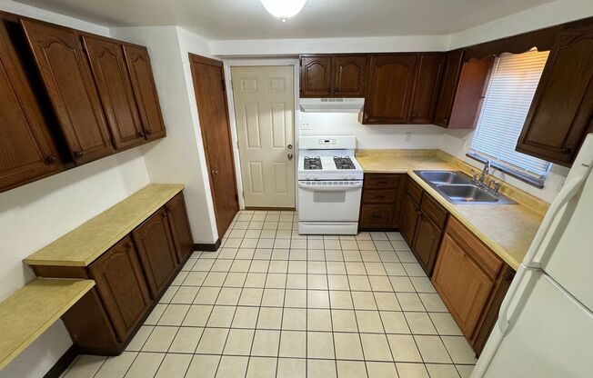 3 beds, 1 bath, $1,100