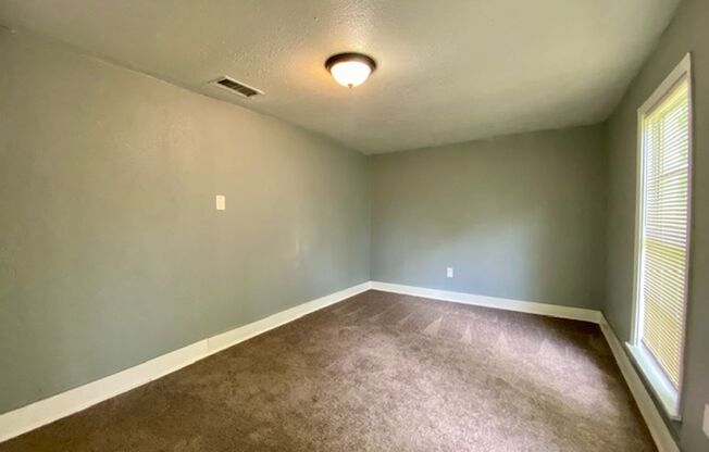 3 beds, 1 bath, $775