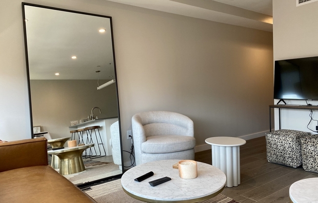 2 beds, 2 baths, 850 sqft, $5,600, Unit 610