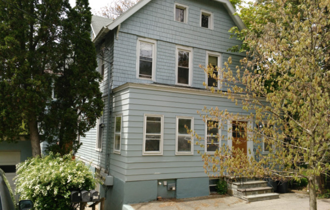 206 Schuyler Pl, Apt #3