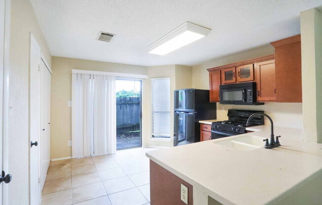 1411 Gracy Farms LN