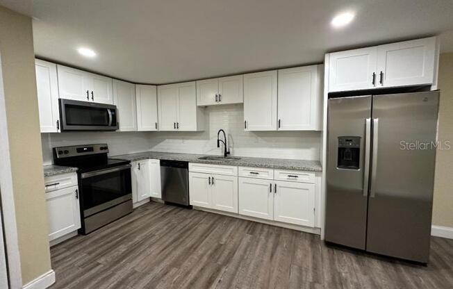 648 W WEBSTER AVE