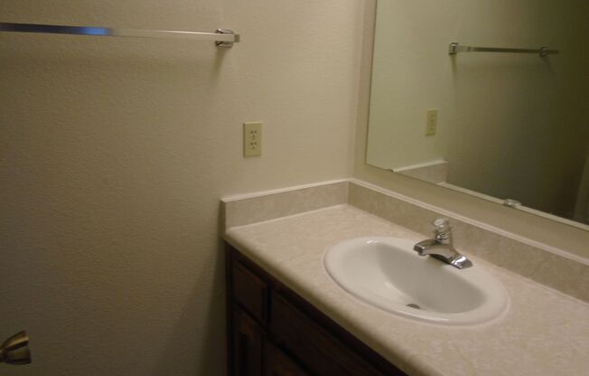 2 beds, 2.5 baths, $1,595, Unit UNIT D