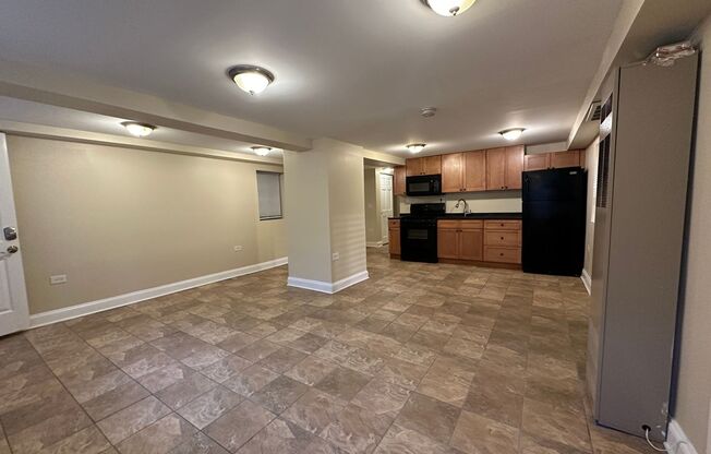 2 beds, 1 bath, $1,550, Unit Garden