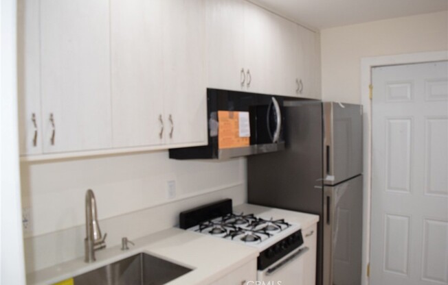 1 bed, 1 bath, 450 sqft, $1,950