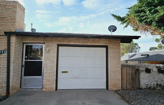 Cozy 2 bedroom, 1 bath apartment in West El Paso!