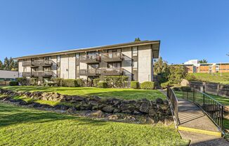 Immaculate 2 Bedroom Condo @ A Convenient Lynnwood Location!