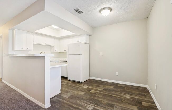 2 beds, 1 bath, 950 sqft, $1,399, Unit 6232-07 (L)