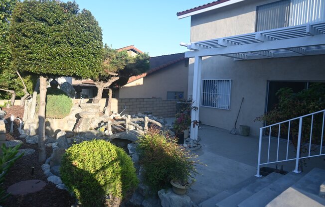 920 W ADAMS AVE