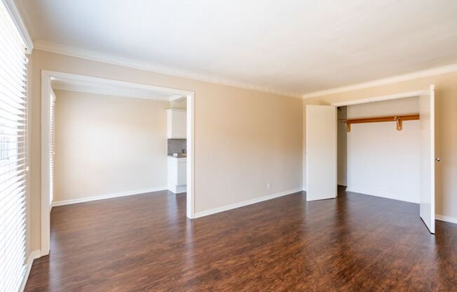 Lindbrook Manor Apartments