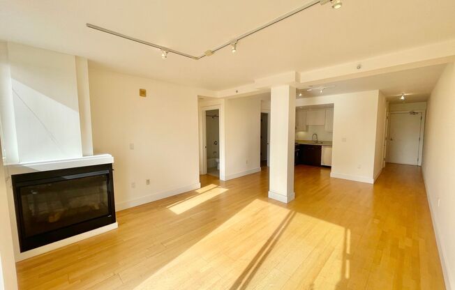 Top Floor 2 bed / 2 bath, city views from private balcony, Garage, In Unit Laundry, Centrally Located Condo, Pet ok - PROGRESSIVE