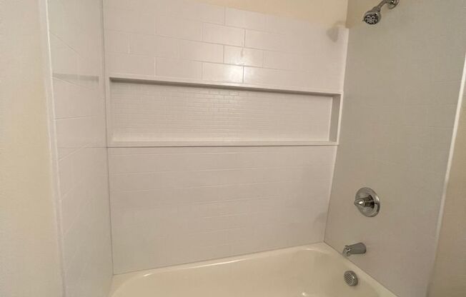 2 beds, 1 bath, 669 sqft, $1,260, Unit 42