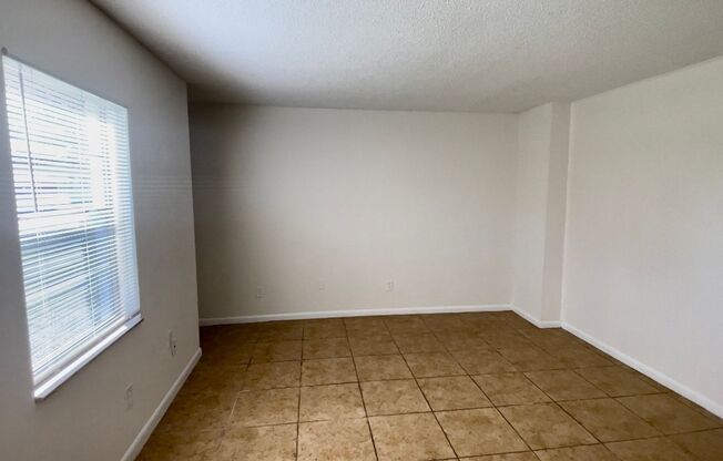 Updated One Bedroom, One Bath Apartment in the Heart of Orlando!