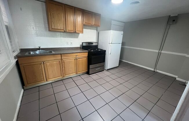 1 bed, 1 bath, 370 sqft, $975, Unit Unit 9