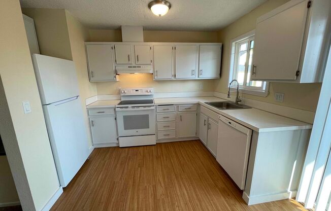 2 beds, 1 bath, $1,595, Unit 2