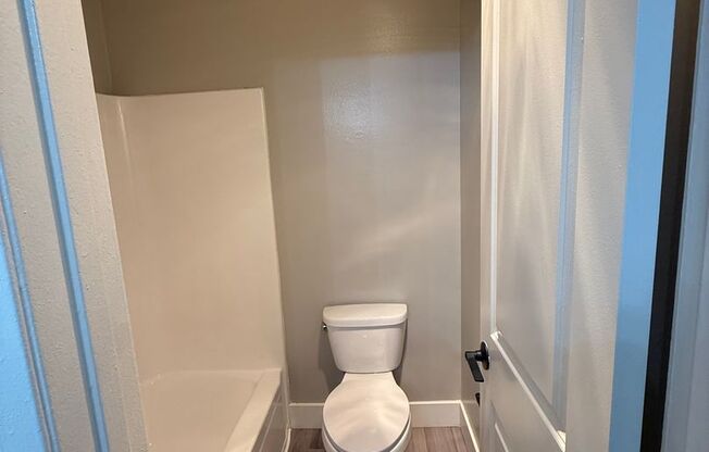 1 bed, 1 bath, 714 sqft, $1,995, Unit 038