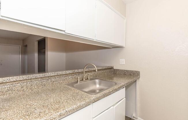 Studio, 1 bath, 448 sqft, $865