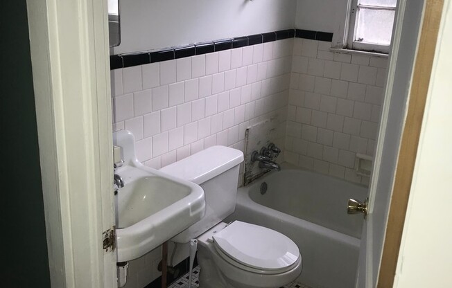 2 beds, 1 bath, $1,100