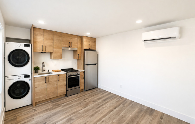 2141 Balboa Ave