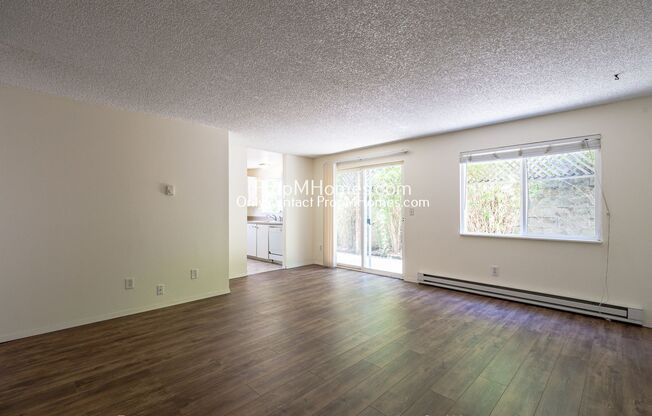 Two Bedroom Apartment In Highly Sought Multnomah Village! DEPOSIT SPECIAL