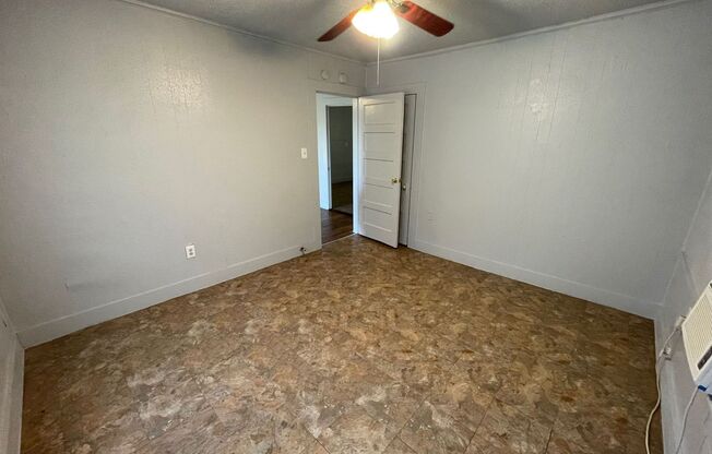 2 beds, 1 bath, $895