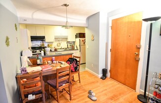 2 beds, 1 bath, 740 sqft, $2,600, Unit 8