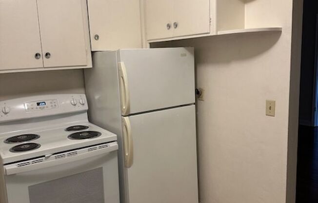 Studio, 1 bath, 550 sqft, $1,195, Unit E02