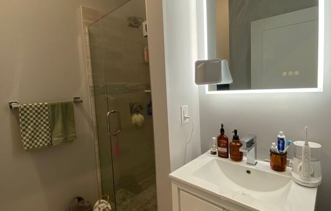 1 bed, 1.5 baths, $1,695, Unit Apt 39