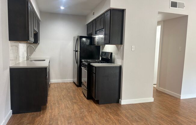 2 beds, 1 bath, 875 sqft, $1,350, Unit OCR-203