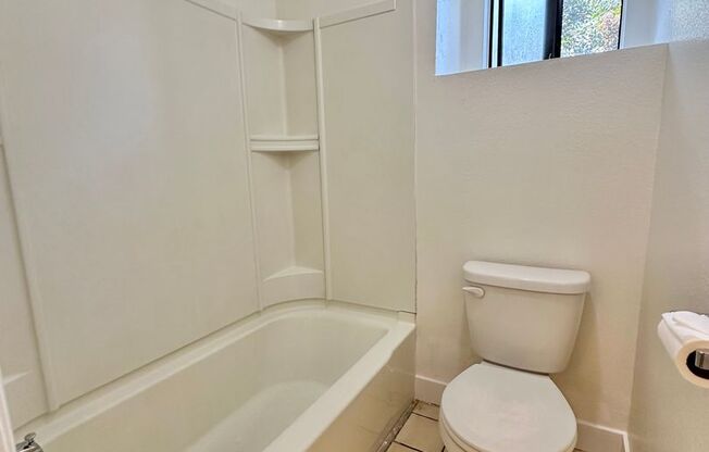 1BD/1BA // 550 Orange Avenue #105