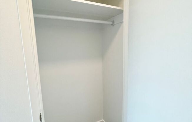 Studio, 1 bath, 370 sqft, $1,450, Unit 204