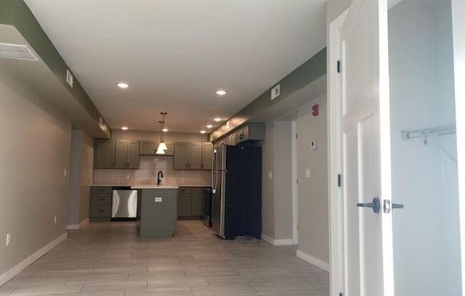 2 beds, 2 baths, 1,114 sqft, $1,250, Unit Saturn 206