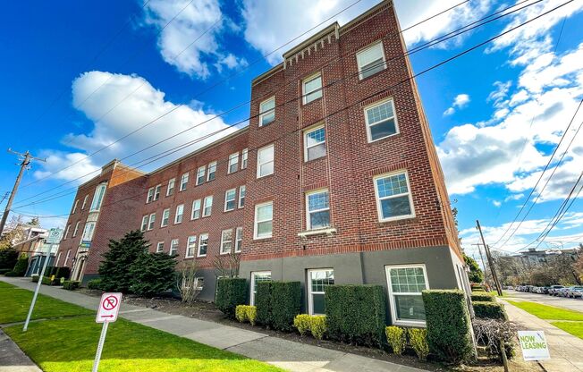 Studio, 1 bath, 454 sqft, $1,495, Unit 209