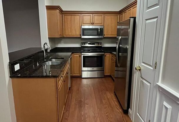 3 beds, 2 baths, 1,653 sqft, $3,000, Unit Apt 7