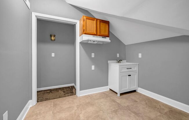 SPACIOUS 6 BEDS | 3 BATHS - IN THE HEART OF DOWNTOWN ATLANTA