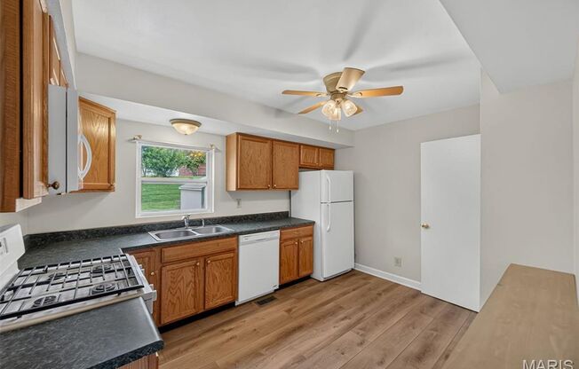 3 beds, 1 bath, 1,292 sqft, $1,900, Unit Barton Place- 45