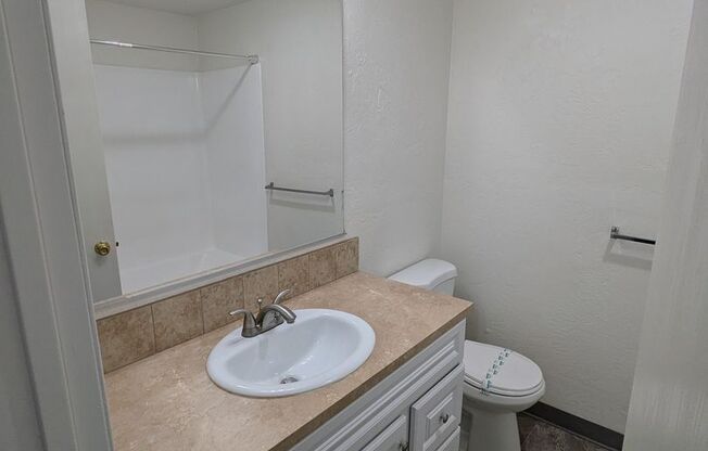 2 beds, 1 bath, 756 sqft, $1,150, Unit 77