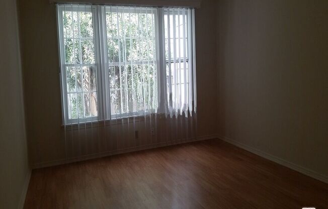 Studio, 1 bath, 400 sqft, $1,299, Unit 12