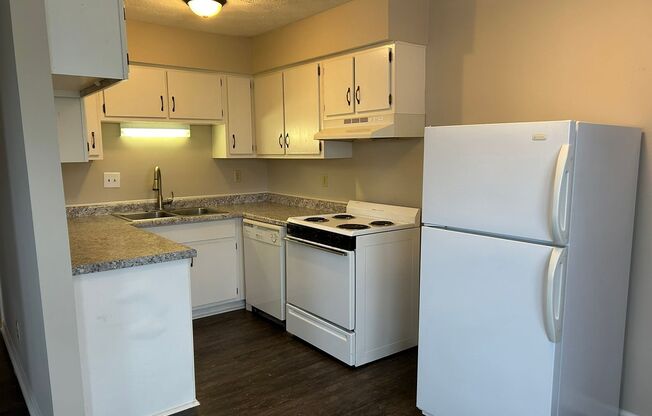 1 bed, 1 bath, $950, Unit 2320-4