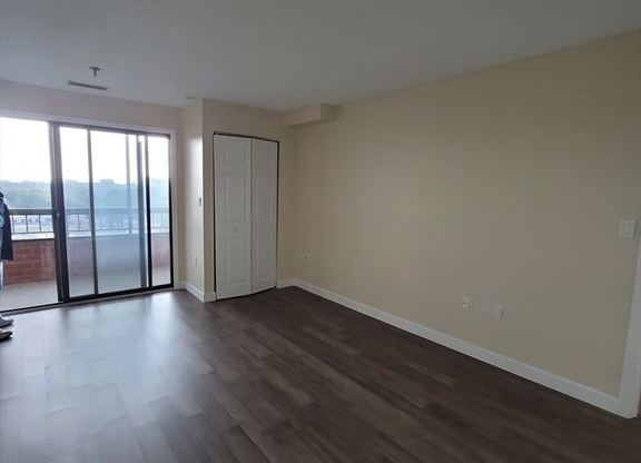 2 beds, 2 baths, 1,250 sqft, $3,400, Unit 913