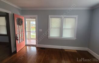 3 beds, 1 bath, $1,300